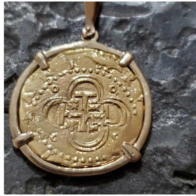 Atocha 14kt solid gold pendant